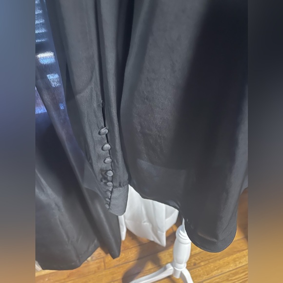 New Express Black Top with detailed button on sleeve. - Picture 3 of 4